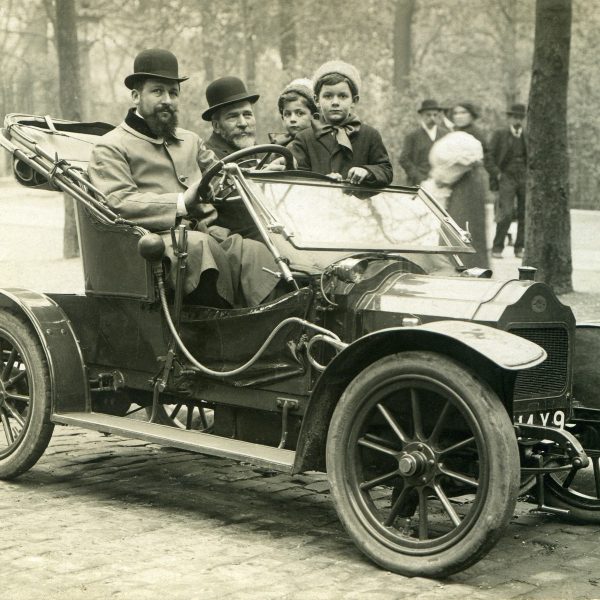 antique-car-60521_1920