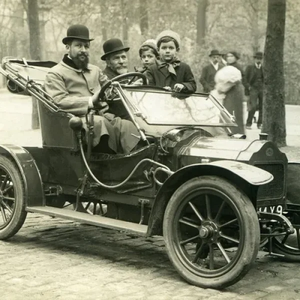 consultora estrategica madrid coche antiguo